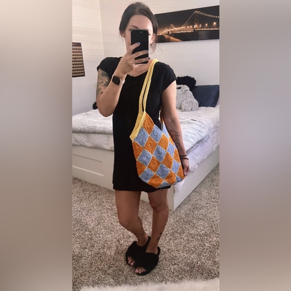 Handmade crochet patterned handbag - Picture 1 of 9